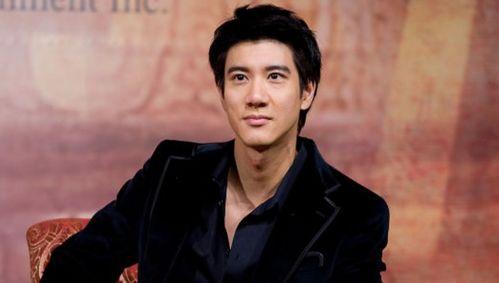 化妆师爆料王力宏视频,化妆师亲述化妆过程与技巧  第2张
