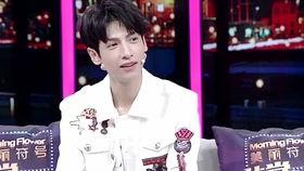 娱乐圈爆料王罗云熙是谁,娱乐圈爆料王,揭秘明星幕后故事 第1张 娱乐圈爆料王罗云熙是谁,娱乐圈爆料王,揭秘明星幕后故事 第1张