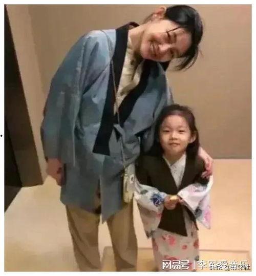 娱乐圈吃瓜爆料写字的是谁,揭秘“吃瓜爆料”背后的神秘人物 第2张 娱乐圈吃瓜爆料写字的是谁,揭秘“吃瓜爆料”背后的神秘人物 第2张